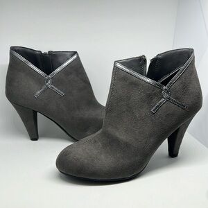 Predictions Ladies Zip-Up Ankle Boots